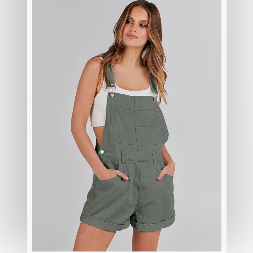 ✨Host Pick✨Women's Green Denim Overalls in size medium